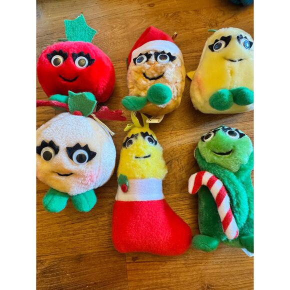 6 Del Monte Christmas Yumkins Plush 4" Ornaments Vintage 1991 Fruits Vegetables - Picture 1 of 8
